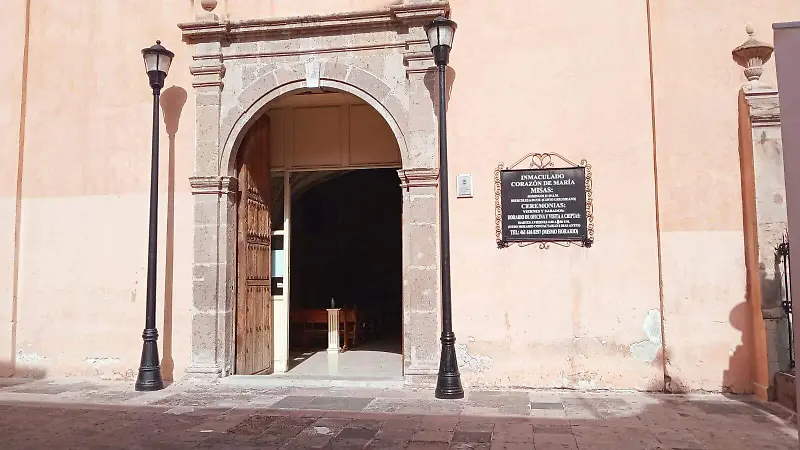 Entrada principal del templo.